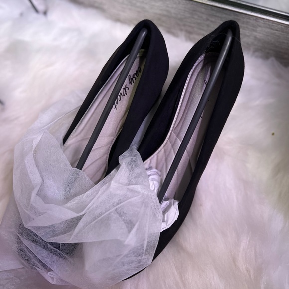 ❌SOLD❌ Black Suede Block Heeled Pump - Picture 4 of 6